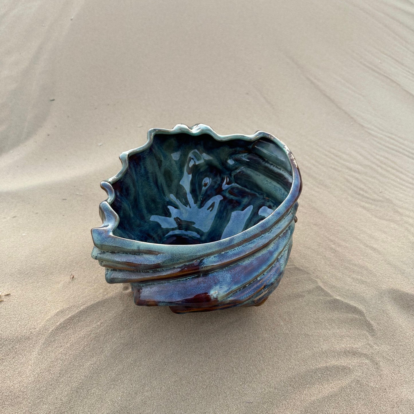 Shell-Shaped Decorative Bowl – Green Toned Ceramic