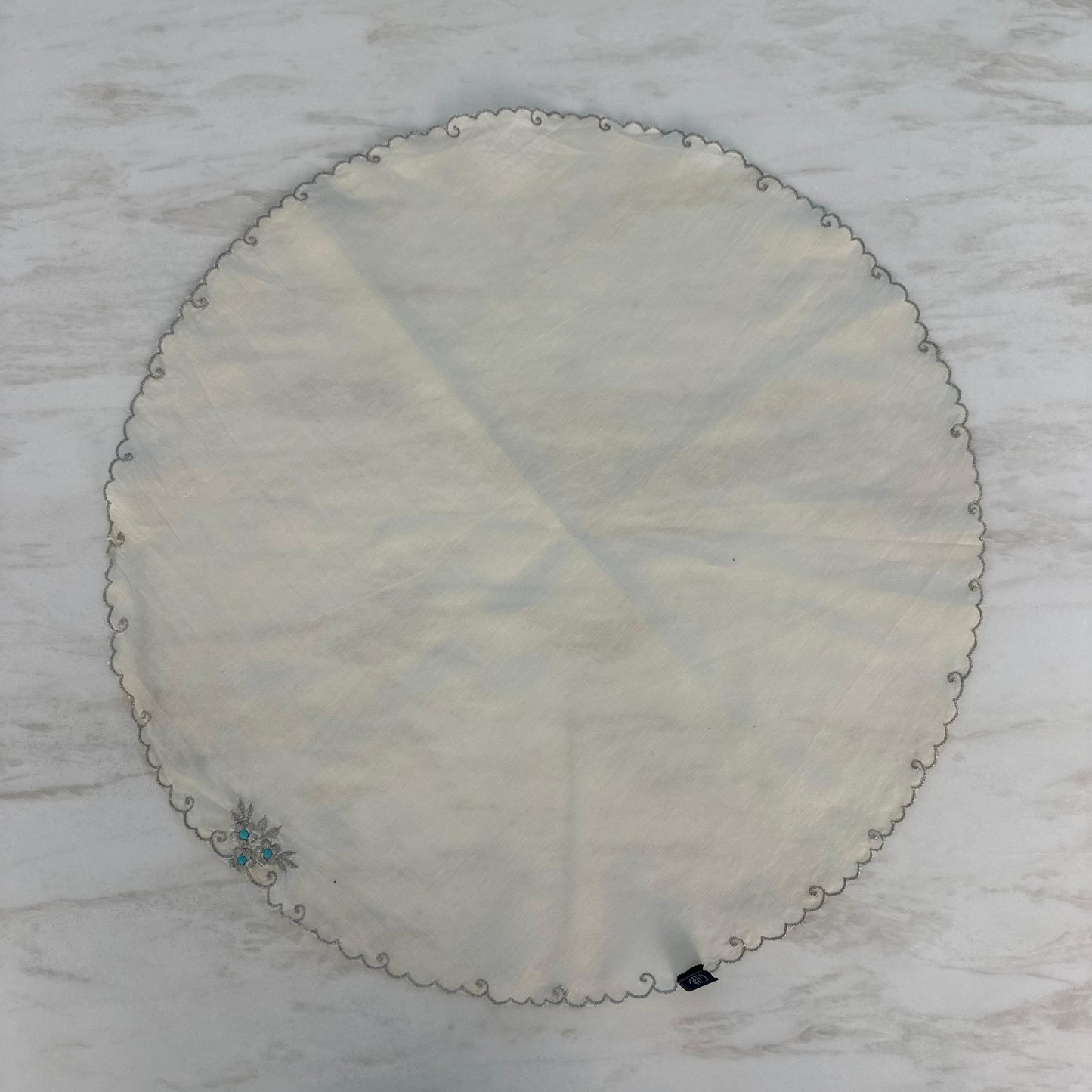 White Round Embroidered Cotton-Silk Napkin Set – Set of 6 (50 cm Diameter)