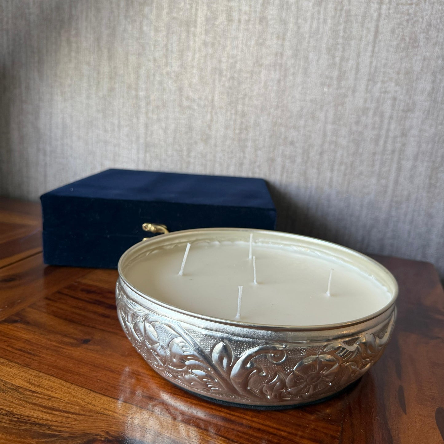 Celeste Urli Big Candle in Premium Velvet Gift Box - Oud fragrance