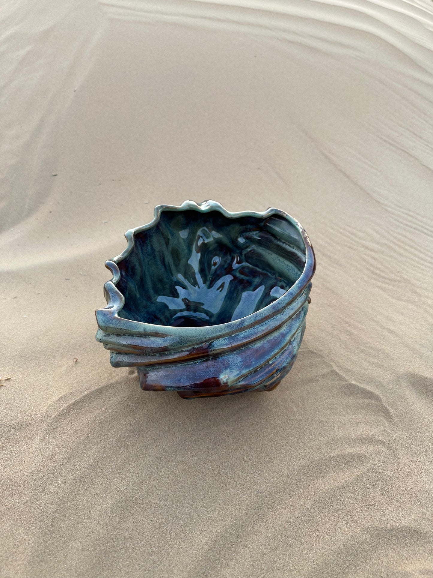 Shell-Shaped Decorative Bowl – Green Toned Ceramic
