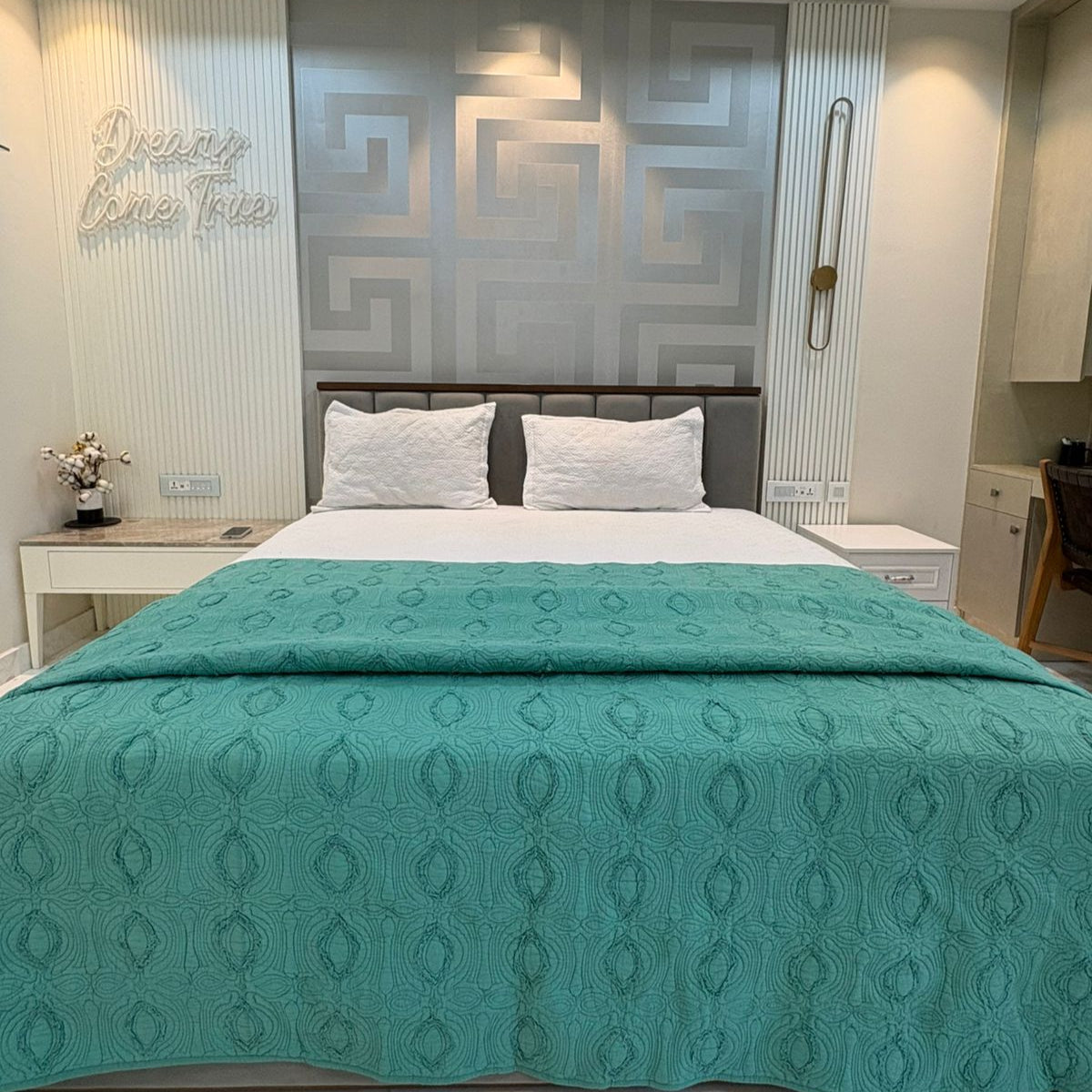 Teal Quilted Bed Throw – 260 x 250 cm